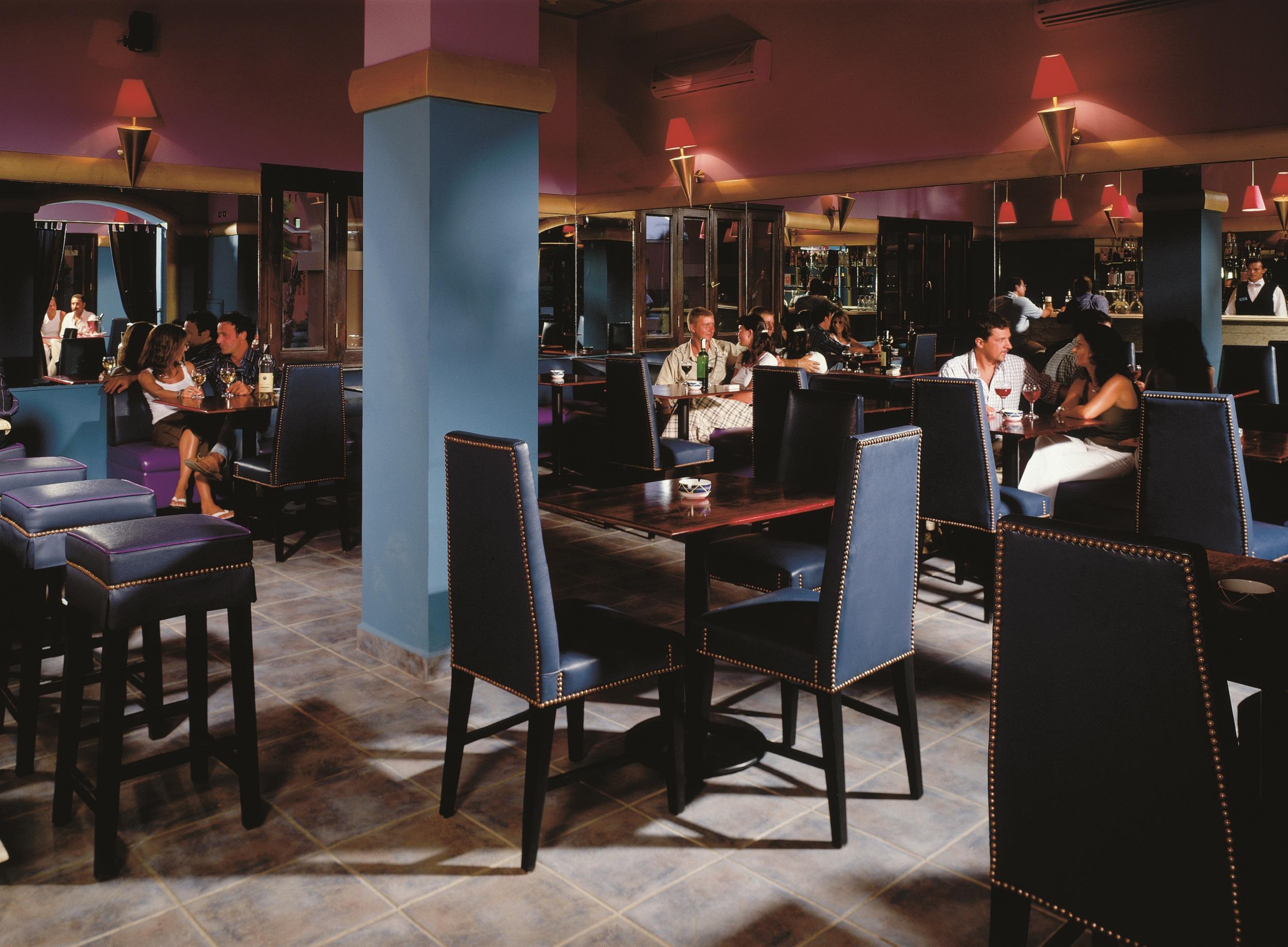 Jaz Makadi Saraya Resort Hurghada Restaurant photo The bar at the Mirage